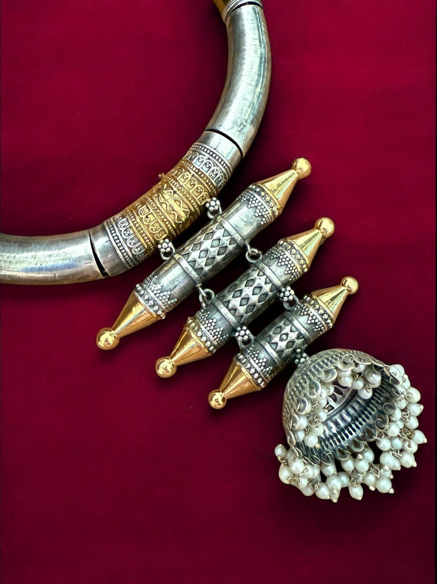 Tribal Heritage Dual Tone Hasli Set with Cylindrical Danglers