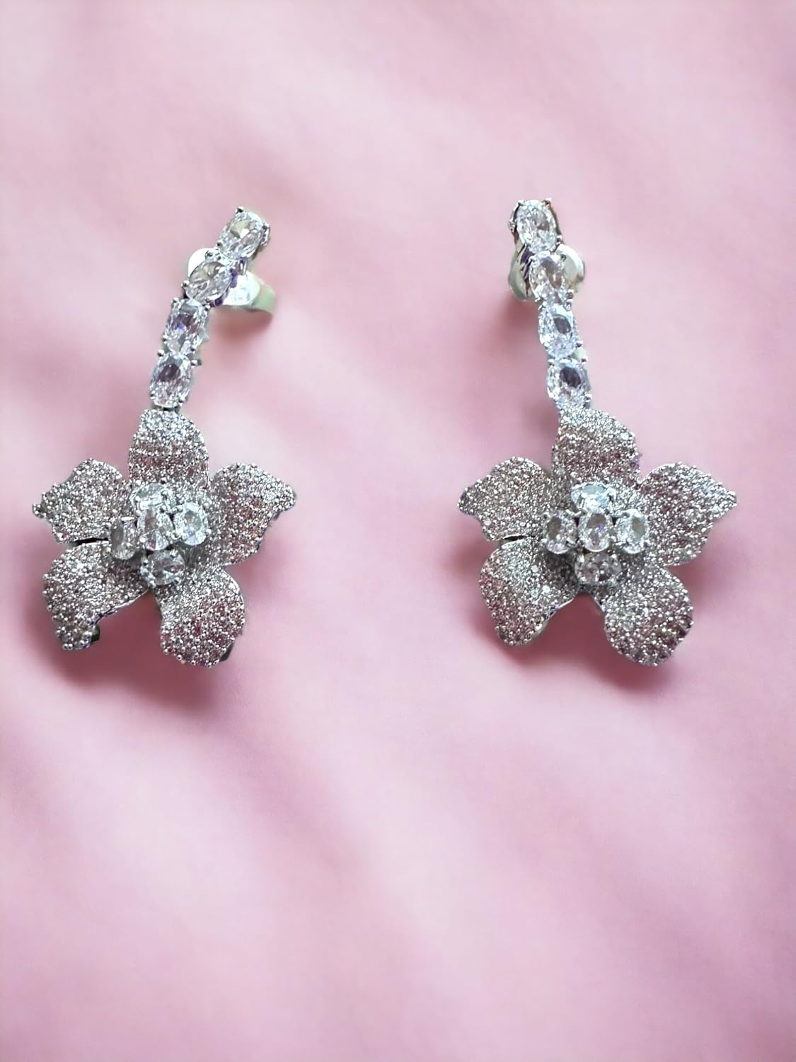Elegant Jewellery Set with Floral Earrings and Necklace, Rhodium-plated, 45 cm
