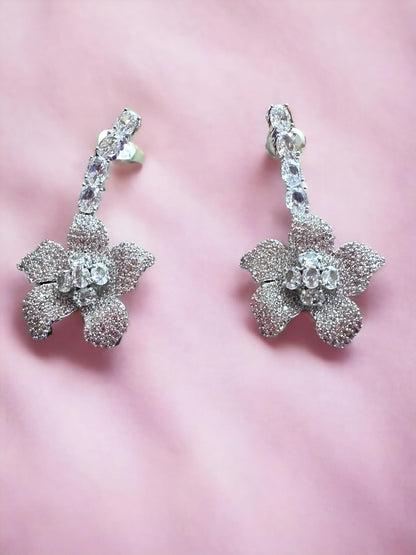 Elegant Jewellery Set with Floral Earrings and Necklace, Rhodium-plated, 45 cm