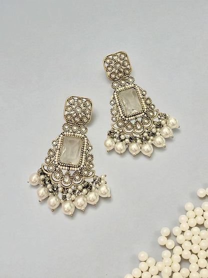 Regal Kundan Chandelier Earrings with Pearls