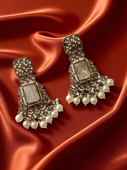 Regal Kundan Chandelier Earrings with Pearls