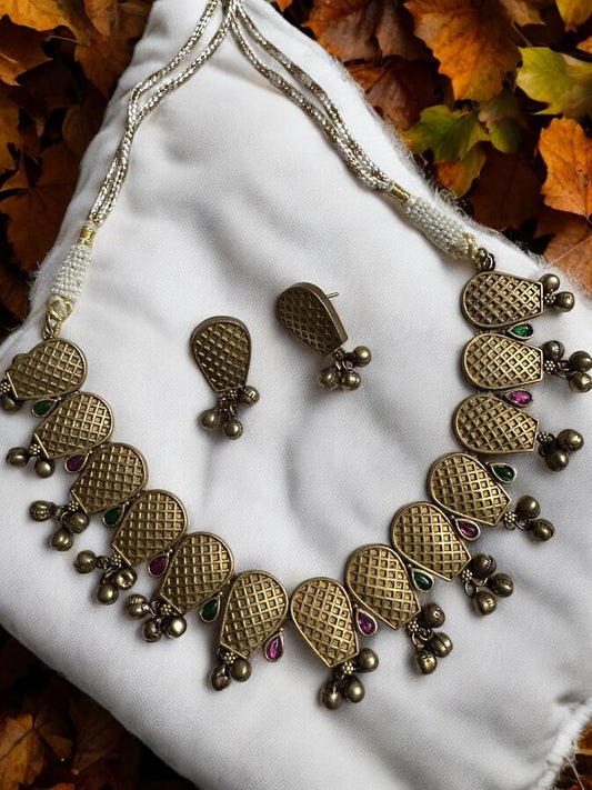 Antique Style Necklace Set with Earrings