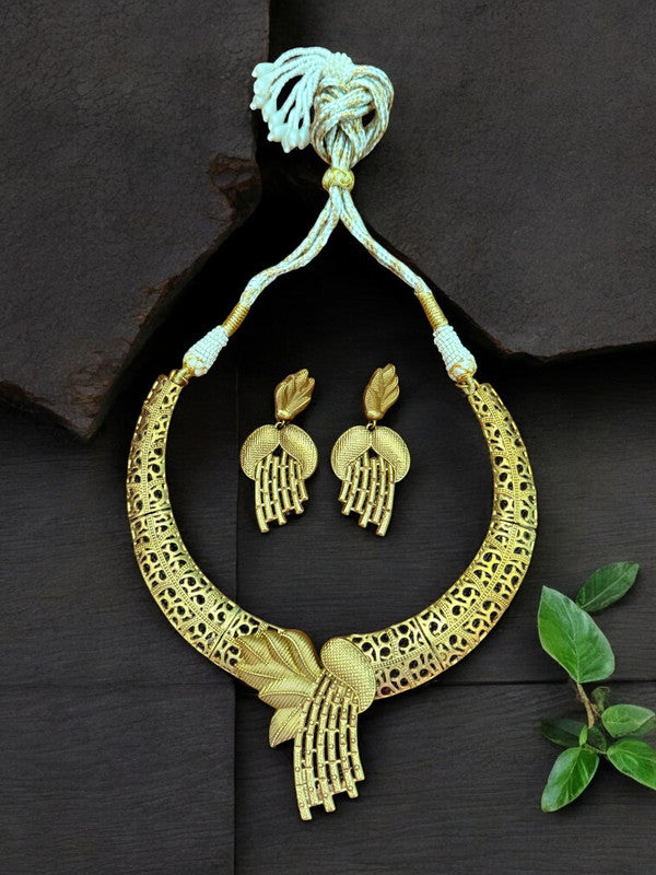 Antique Gold Filigree Hasli Set with Cascading Leaf Motif