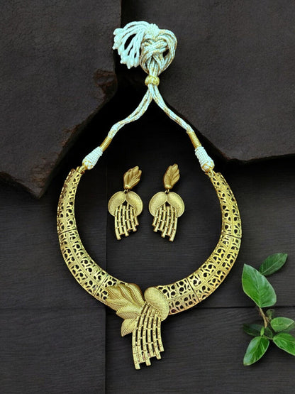 Antique Gold Filigree Hasli Set with Cascading Leaf Motif