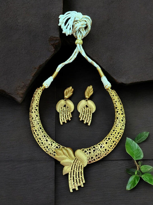 Antique Gold Filigree Hasli Set with Cascading Leaf Motif