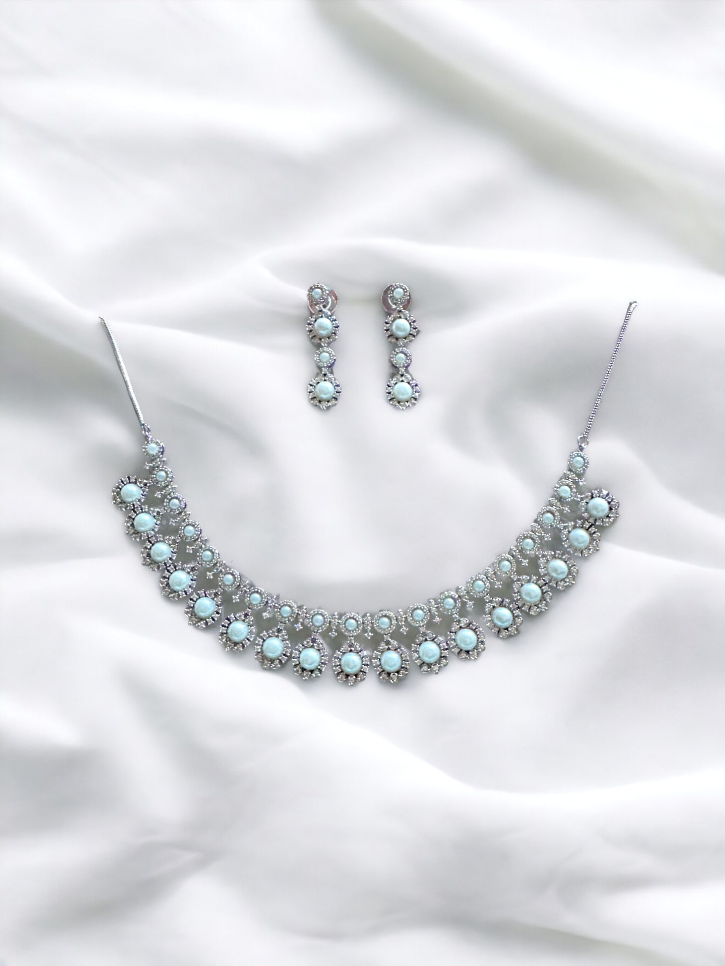 Vintage Stone Studded Pearl Necklace