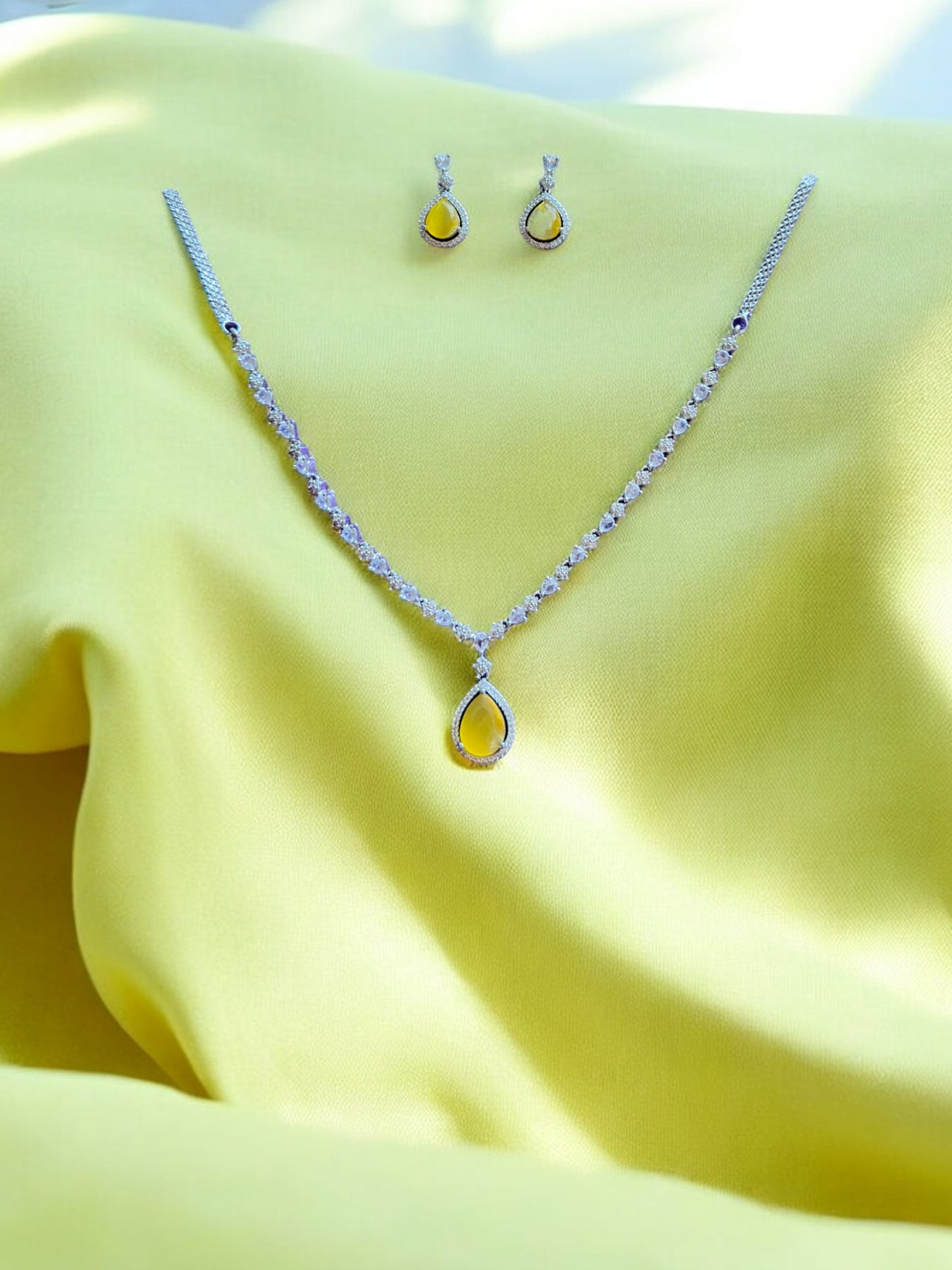 Slick Premium Yellow Stone Studded Necklace Set