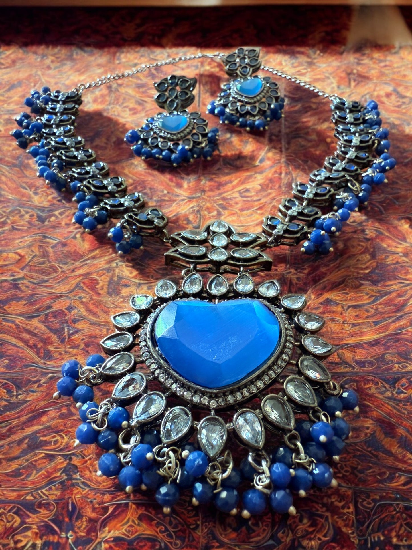 Royal Blue Heart Pendant Antique Necklace set with Kundan and Beads Detail
