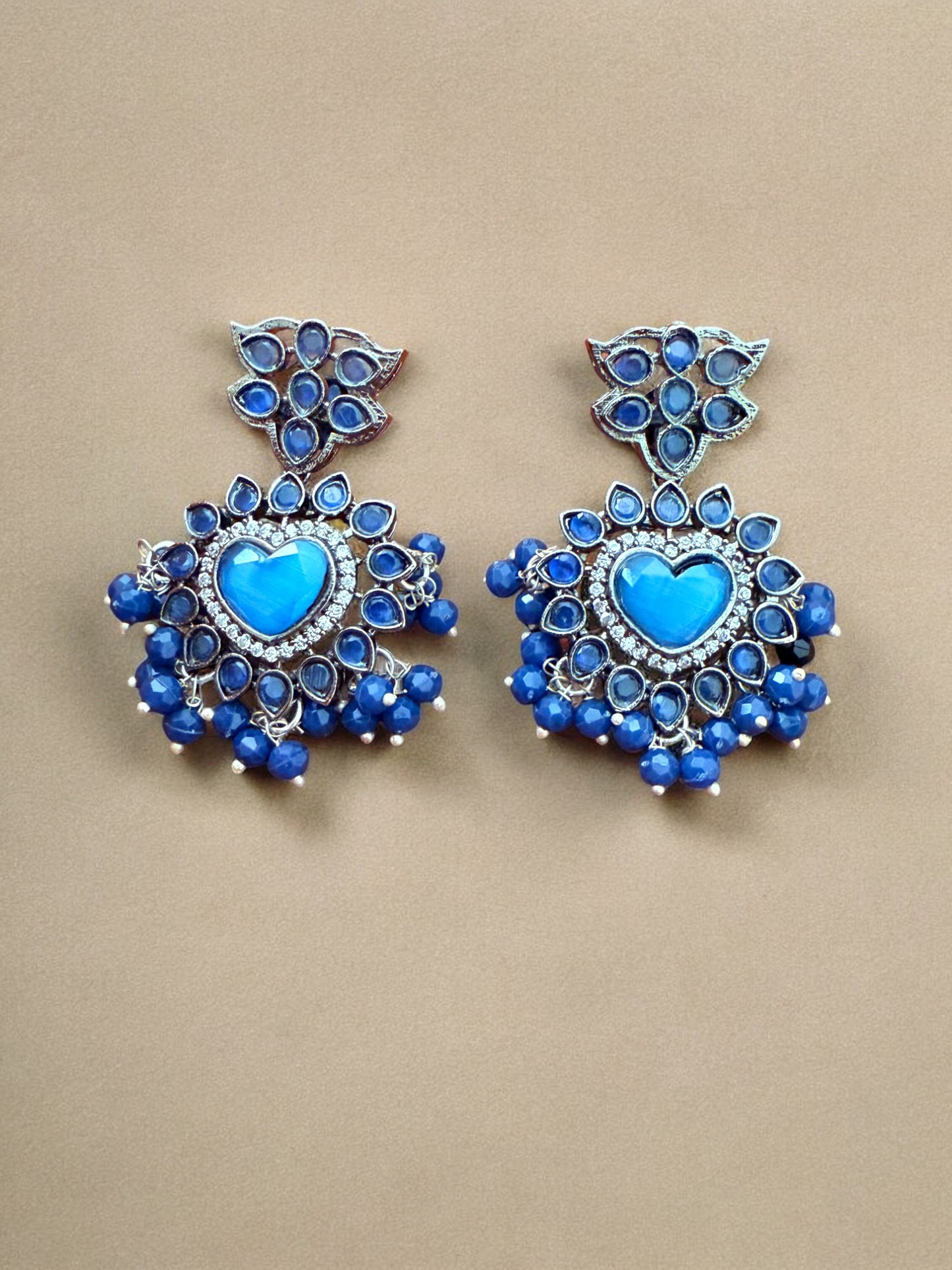 Royal Blue Heart Pendant Antique Necklace set with Kundan and Beads Detail
