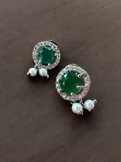 Emarld Green Stone Necklace set with Pearl Accents