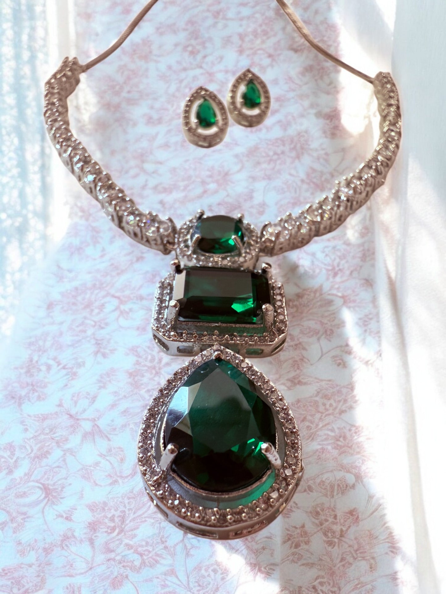 Emarld Green Statement Stone Zircon Pendant Set with Stud Earrings