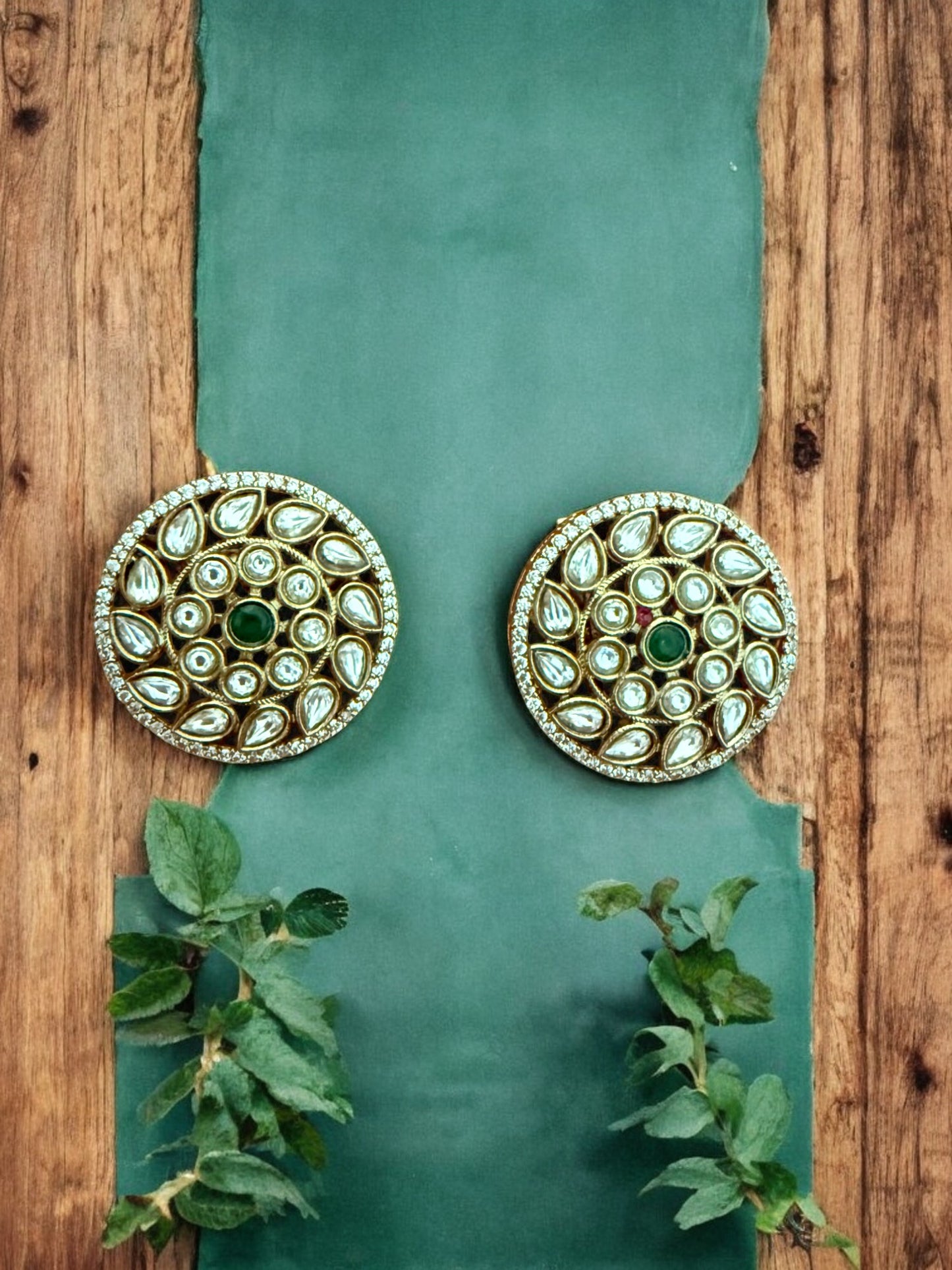 Kundan Encrusted Hasli Necklace Set with Circular Floral Motif