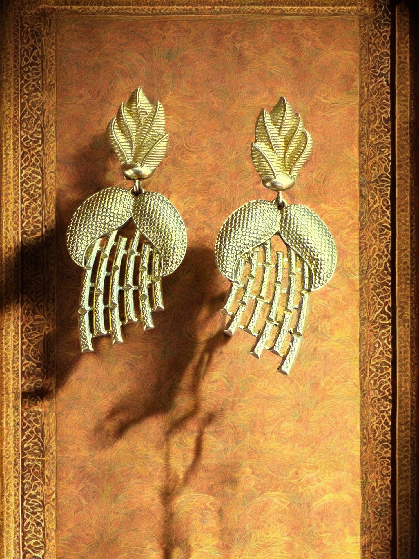 Antique Gold Filigree Hasli Set with Cascading Leaf Motif
