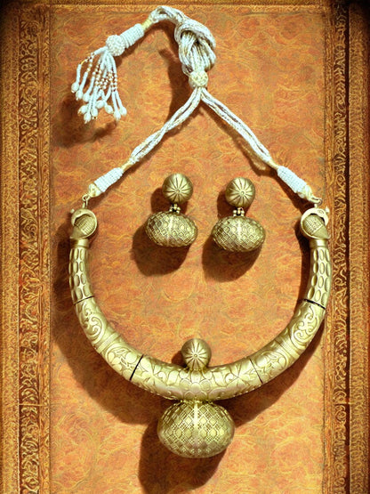 Antique Matt Gold Hasli Set with Engraved Dome Motifs