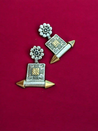 Tribal Heritage Dual Tone Hasli Set with Cylindrical Danglers