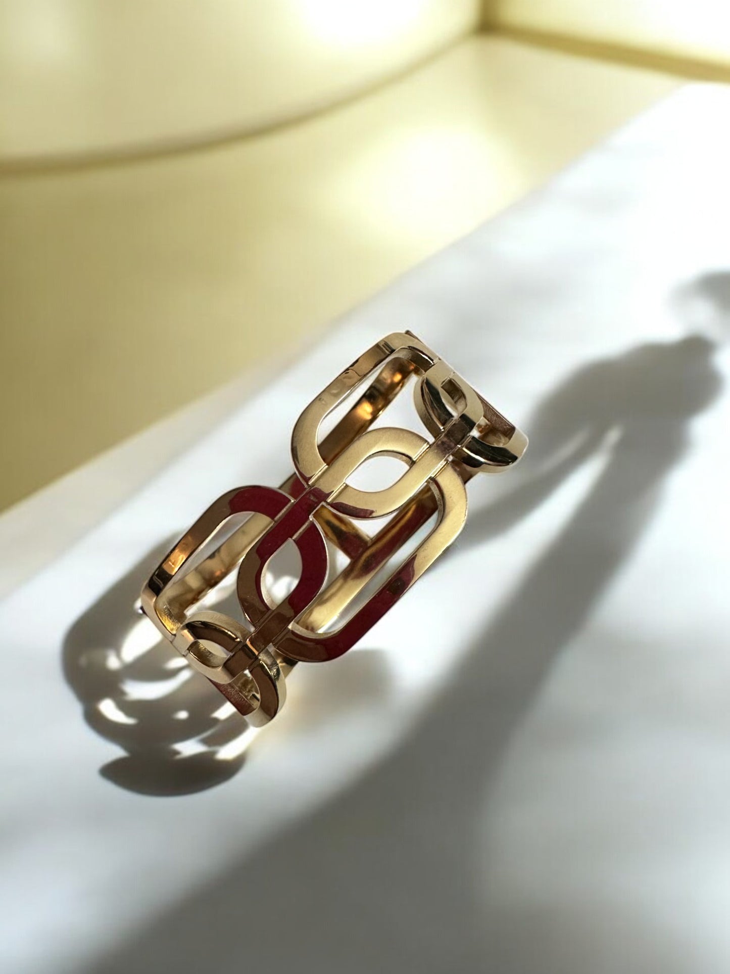 Elegant Gold Bracelet with Intricate Openwork Design