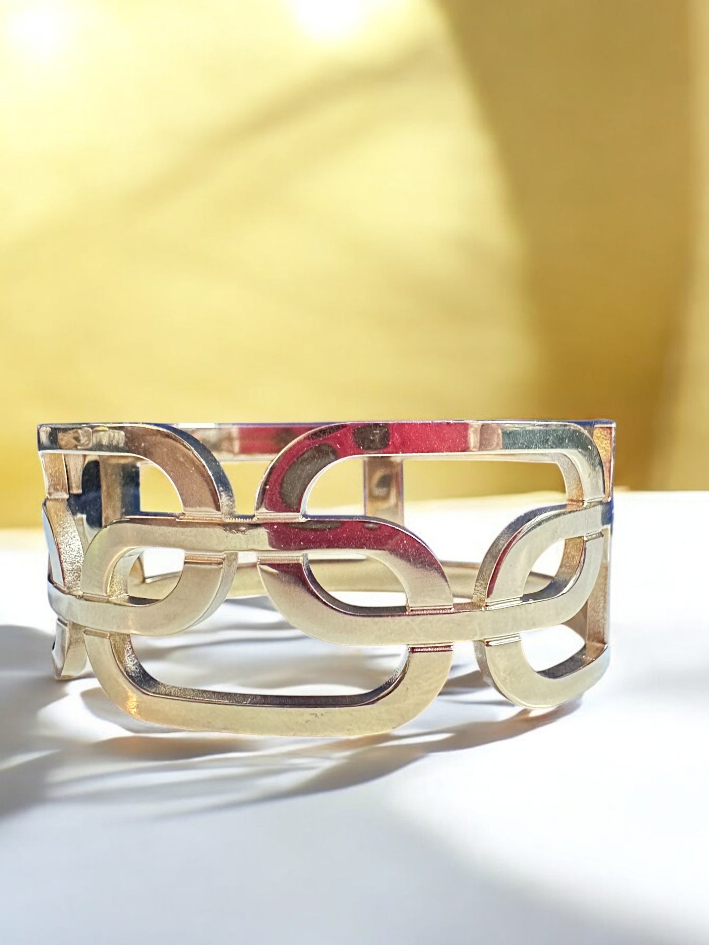 Elegant Gold Bracelet with Intricate Openwork Design