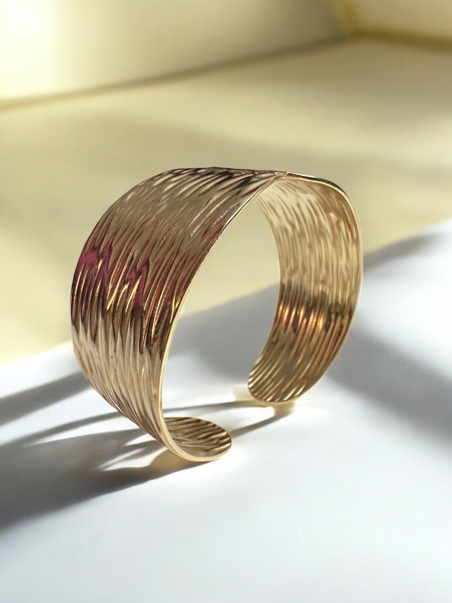 Textured Gold Cuff Bracelet with Modern Elegance