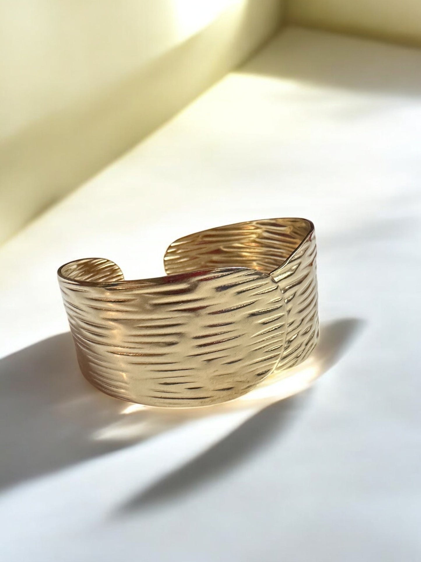 Textured Gold Cuff Bracelet with Modern Elegance