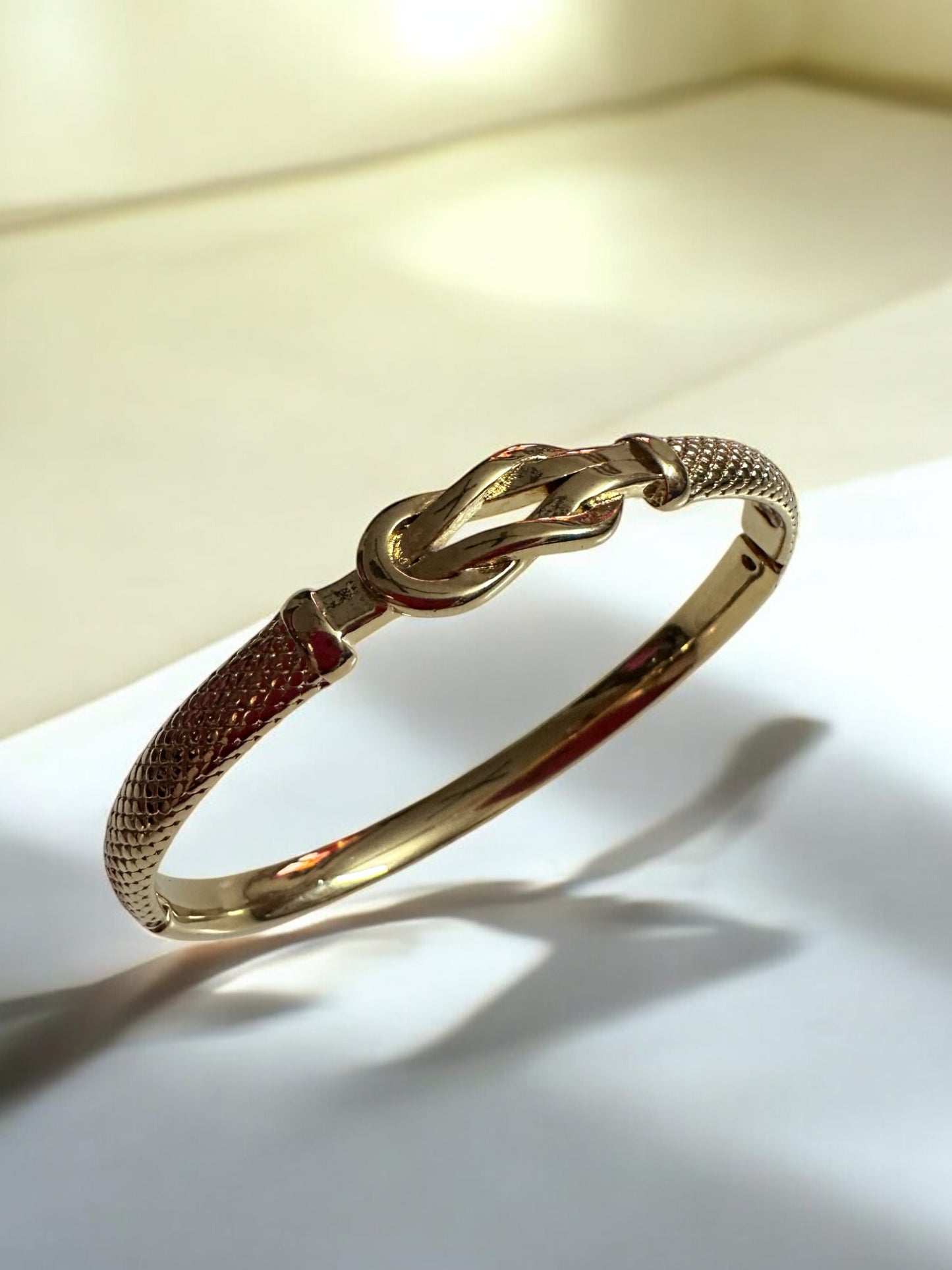 Elegant Gold Knot Bracelet