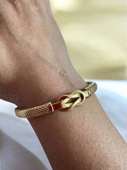 Elegant Gold Knot Bracelet