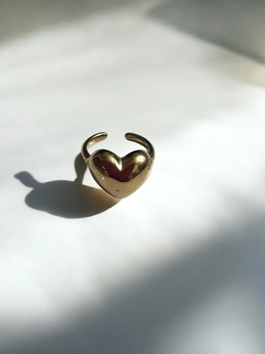 Elegant Gold Heart Ring