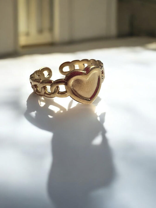Golden Heart Chain Ring – A Symbol of Elegance & Love