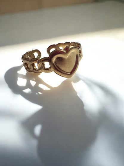 Golden Heart Chain Ring – A Symbol of Elegance & Love