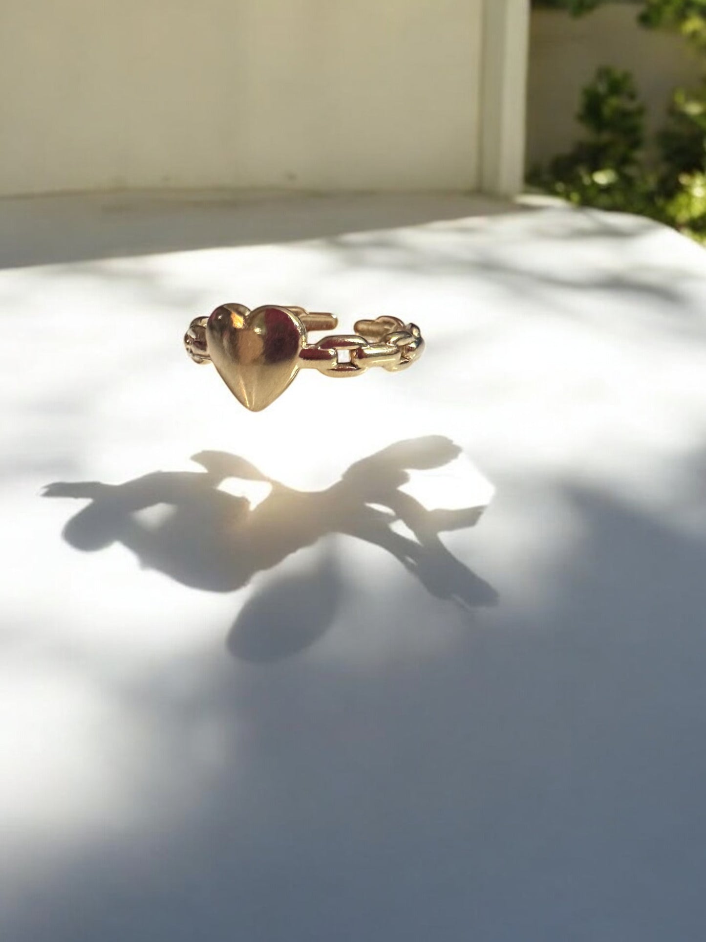 Minimalist Heart Chain Ring – A Bold Yet Elegant Statement
