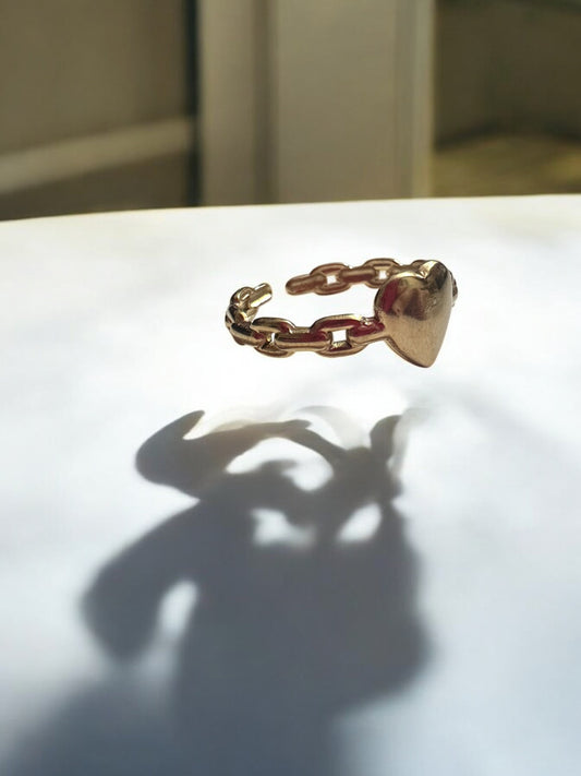 Minimalist Heart Chain Ring – A Bold Yet Elegant Statement