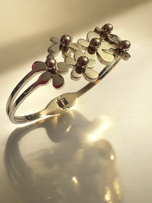 Elegant Floral Gold Bracelet
