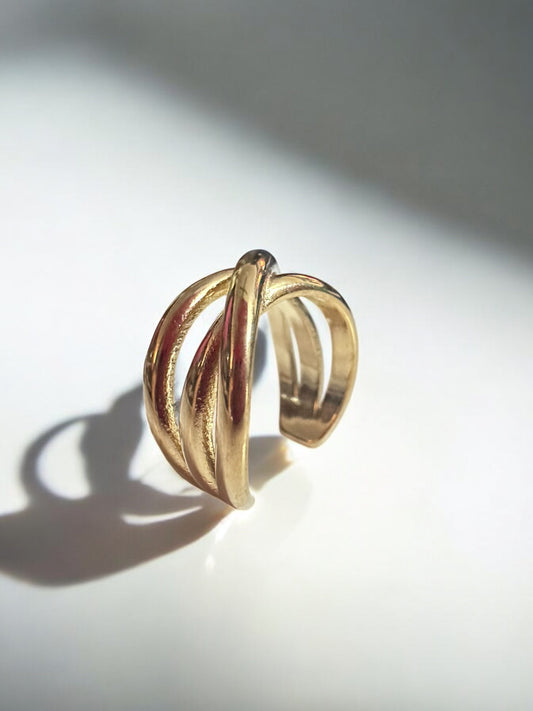 Bold & Elegant Twisted Gold Ring