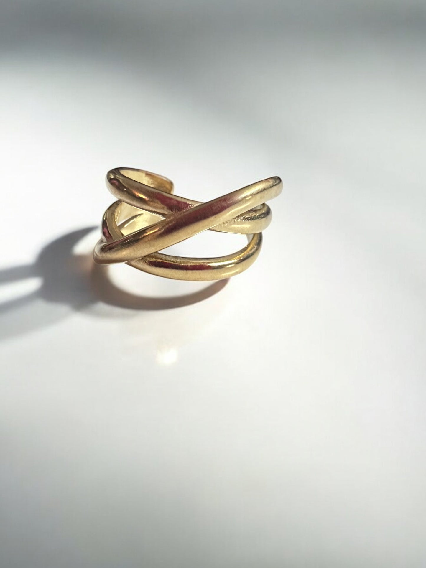 Embrace of Elegance – Gold Hand Ring
