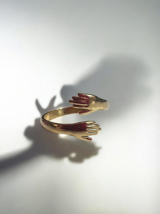 Embrace of Elegance – Gold Hand Ring