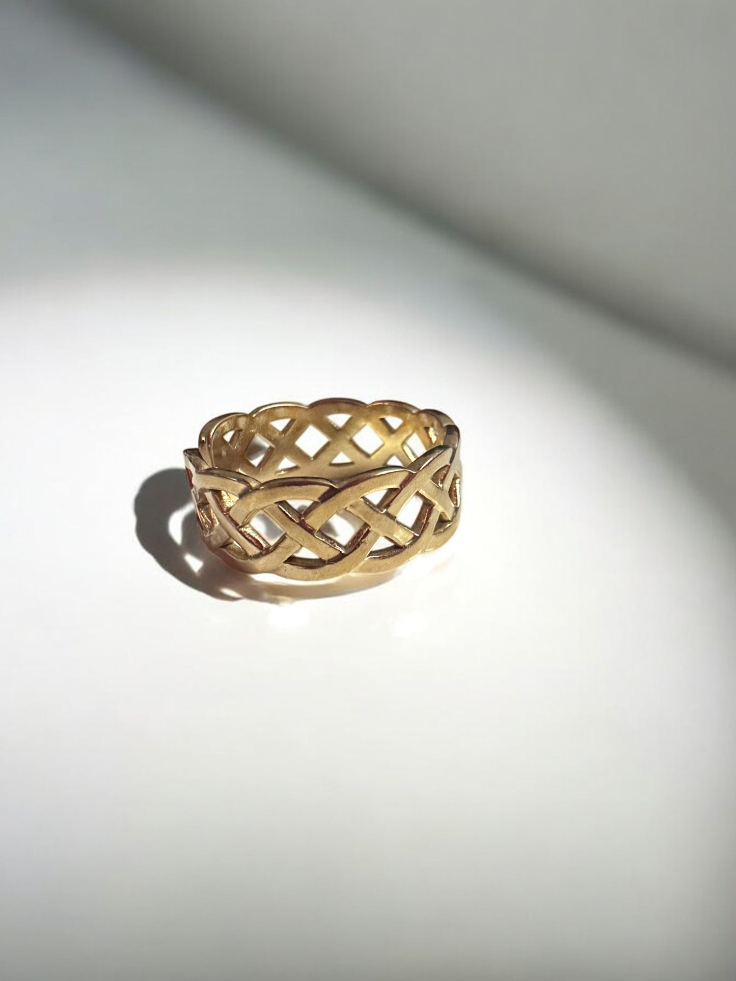 Golden Weave – Intricate Lattice Ring