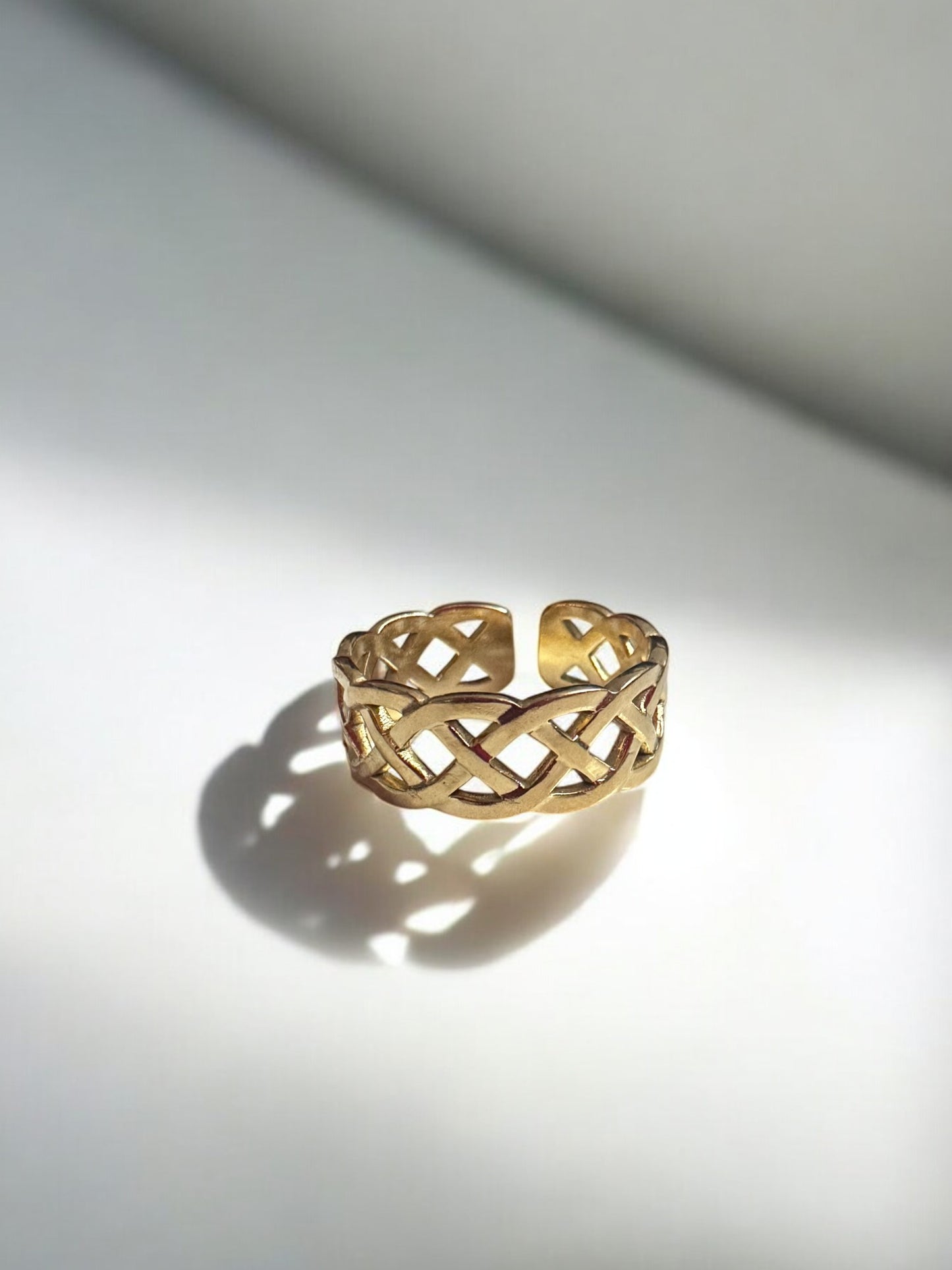 Golden Weave – Intricate Lattice Ring
