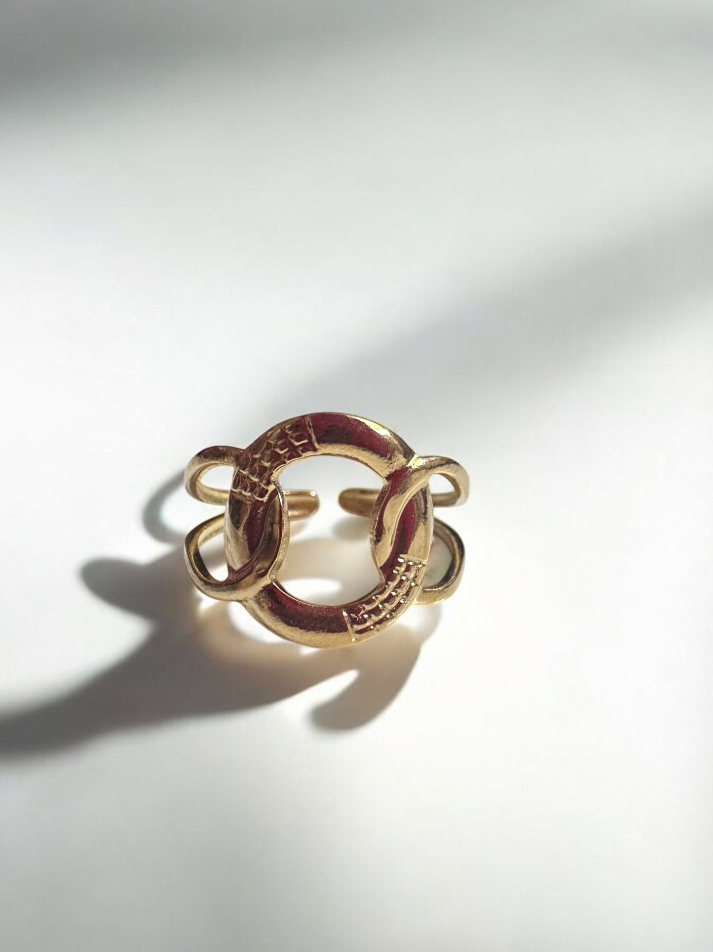Golden Knot – Symbol of Strength & Unity