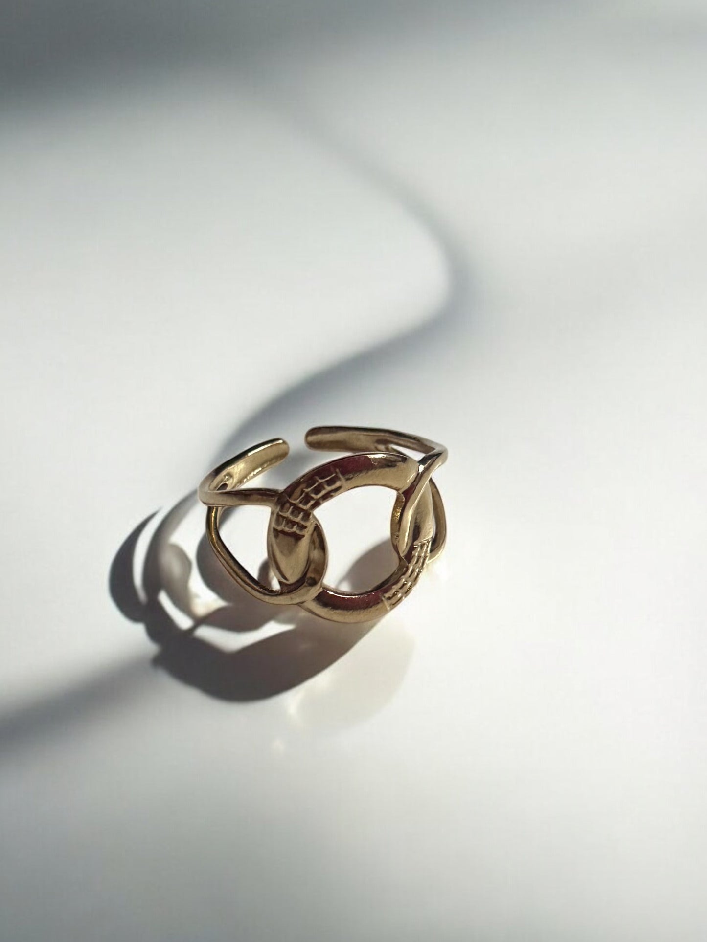 Golden Knot – Symbol of Strength & Unity
