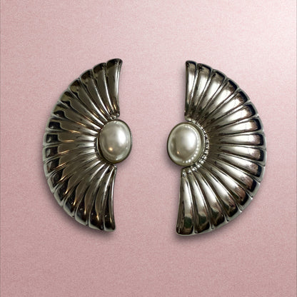 Vintage Elegance: Pearl & Fan Statement Earrings