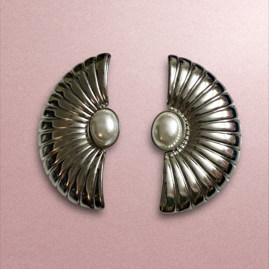 Vintage Elegance: Pearl & Fan Statement Earrings