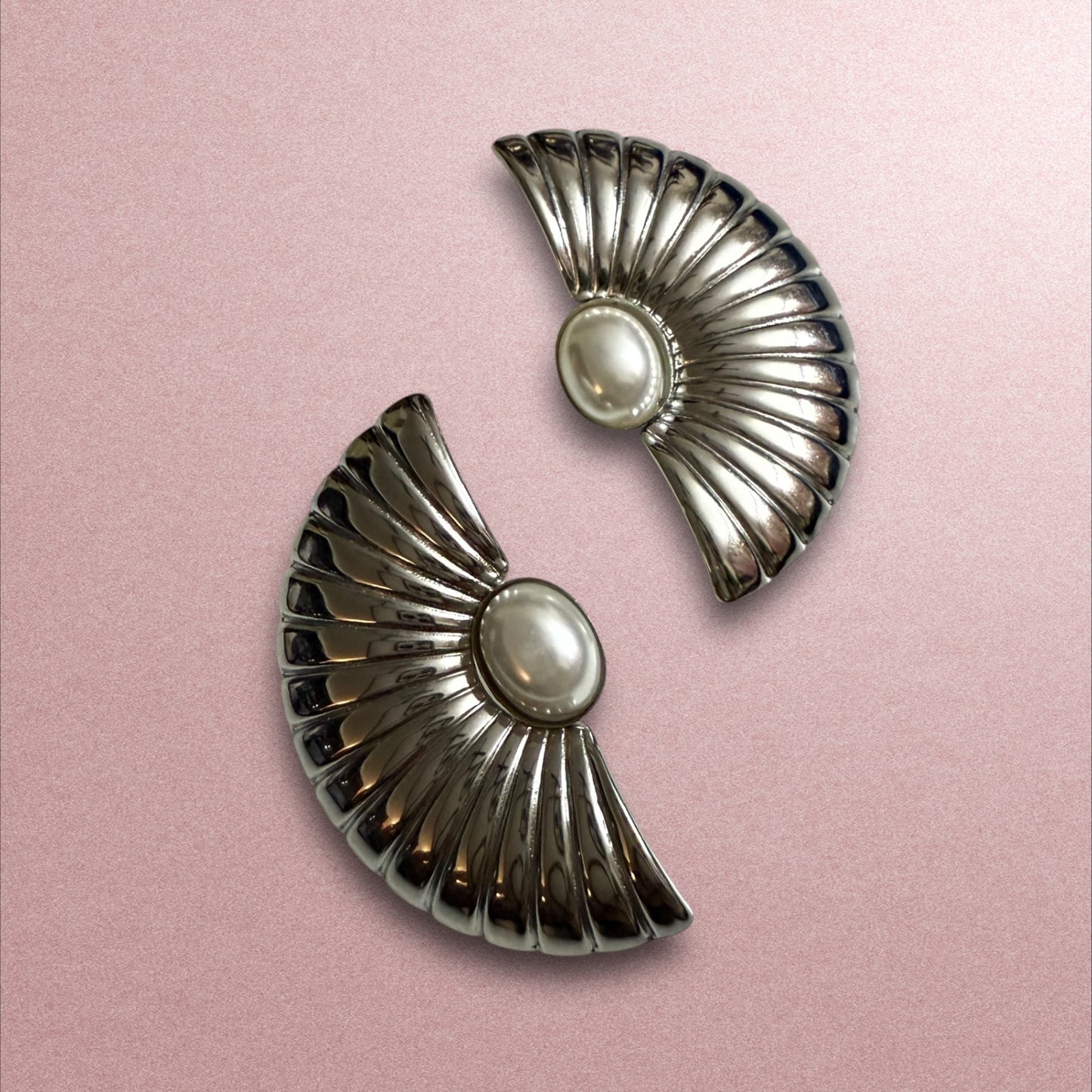 Vintage Elegance: Pearl & Fan Statement Earrings