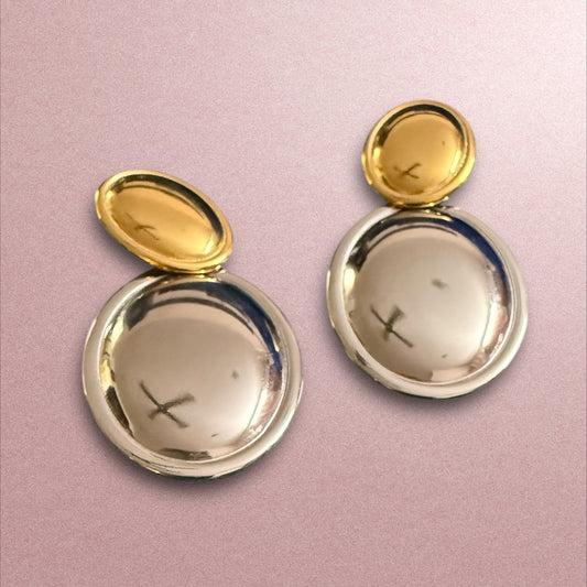 Sleek Elegance: Dual-Tone Oval Earrings for a Sophisticated Look