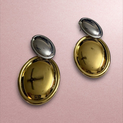 Sleek Elegance: Dual-Tone Oval Earrings for a Sophisticated Look